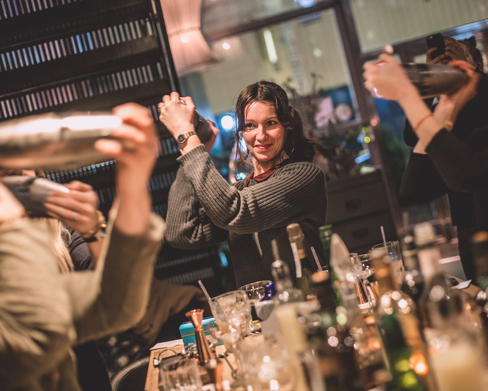 Cocktail making class, mixology class