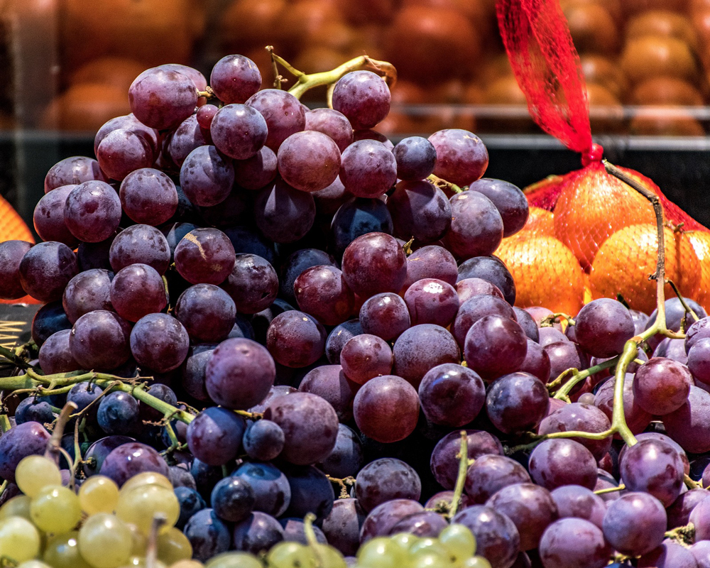 delicious looking red grapes from Aix en Provence
