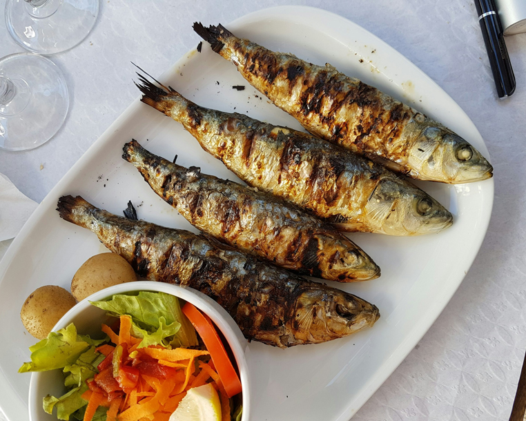 The Tapas and Wine Tour in the heart of Barcelona - pescado picante